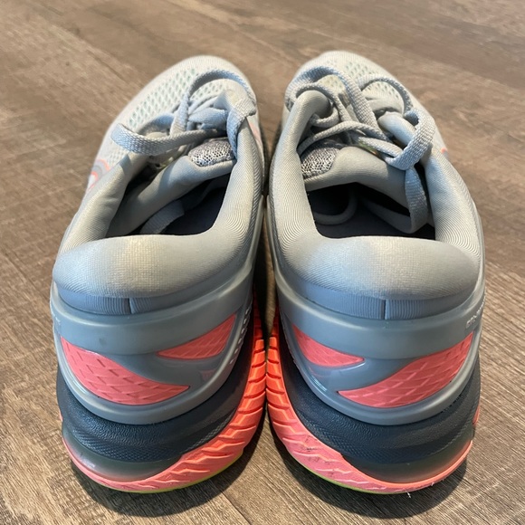 ASICS running shoes - Picture 2 of 6